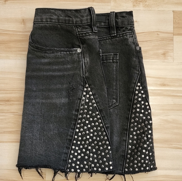 BLANKNYC Studded Denim Mini-Skirt 27 - Picture 8 of 16